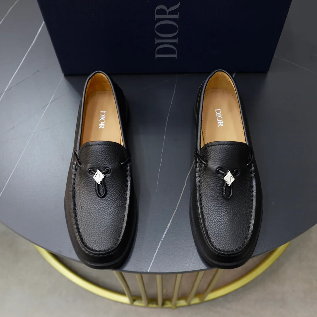 Ex-factory price: 540🙅‍♂️🙅‍♂️🙅‍♂️ Brand: Dior DIOR Standard code: Men's code 38/44 (45 can be customized) Grade: Same as the official website Material: Original cowhide stitching, cowhide lining, original TPU wear-resistant soft outsole Style categories: Leisure and sports version, footwear for driving, young fashion, European and American trends, British style Color: actual picture color
